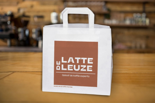 Papieren draagtassen platte handgreep | Enveloppenland.nl