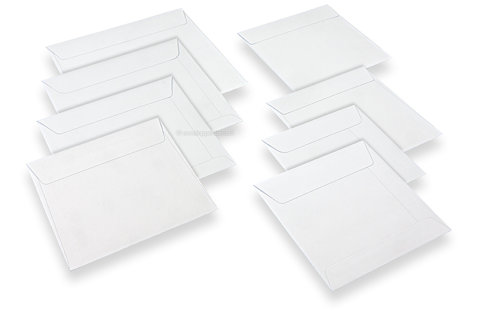 Vierkante enveloppen wit met plakstrip
