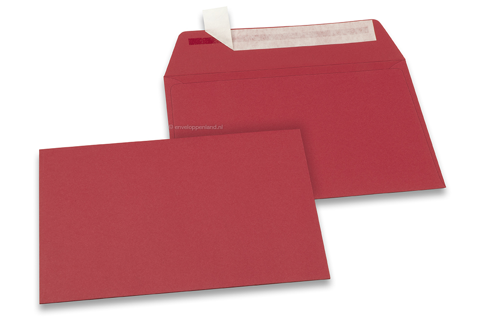 114 x 162 mm -  Donkerrood gekleurde papieren enveloppen